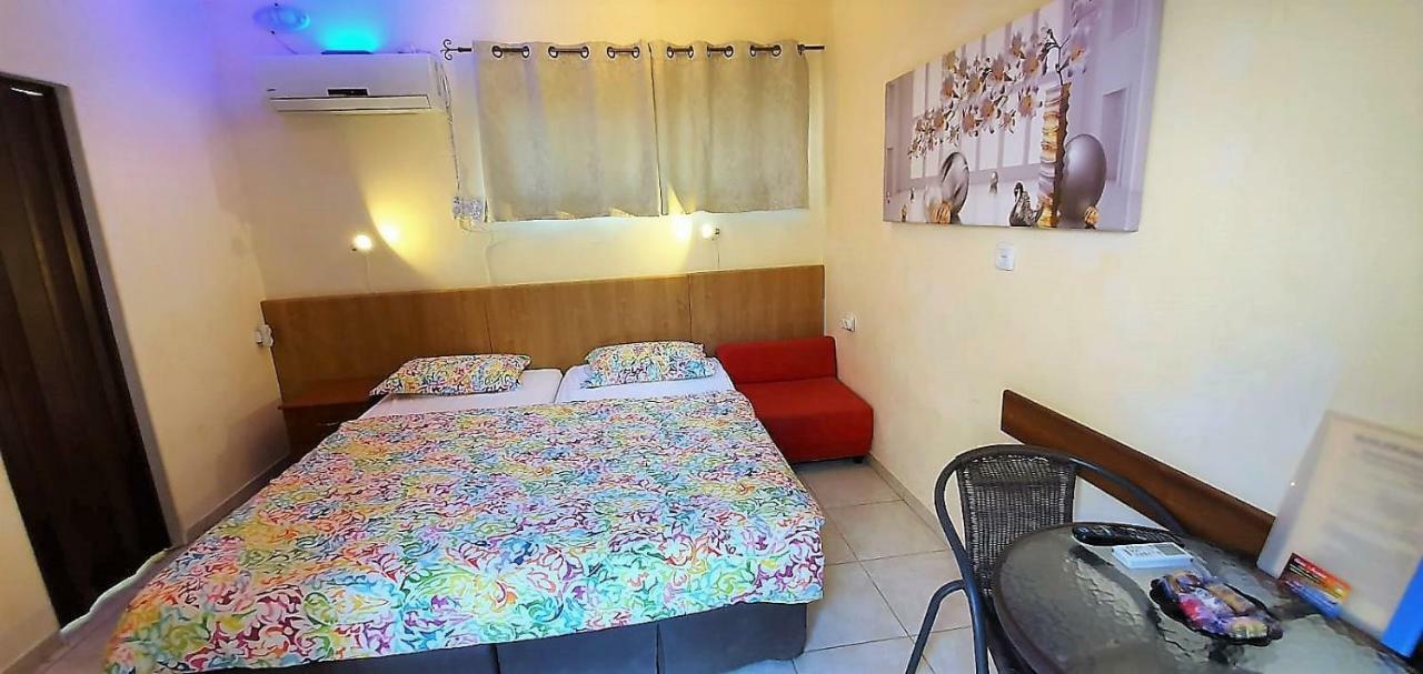 Aloni - Guest House Dead Sea Neve Zohar Exterior photo