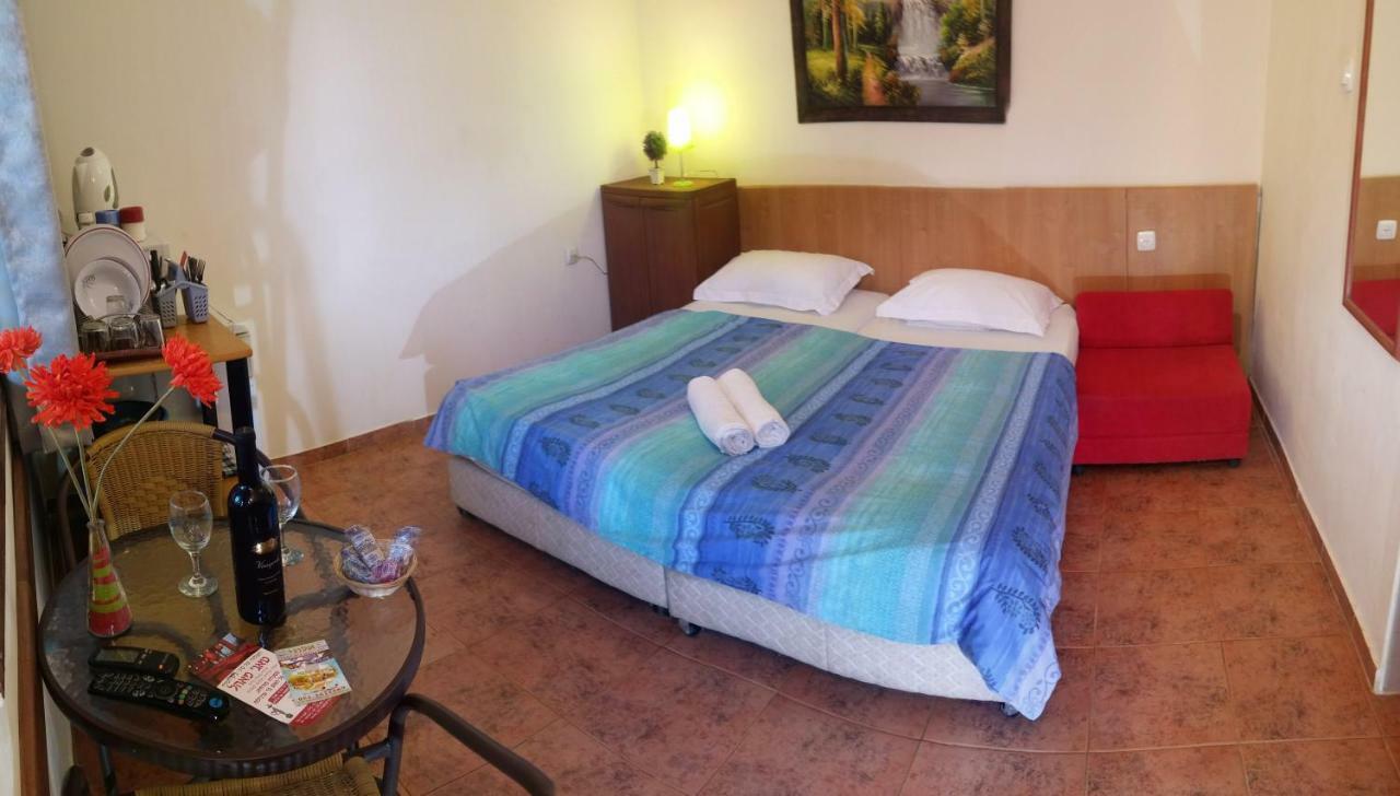 Aloni - Guest House Dead Sea Neve Zohar Exterior photo